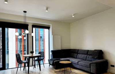 Alquiler de un elegante apartamento de 1 habitación, 32 m², Wola, Varsovia, Polonia